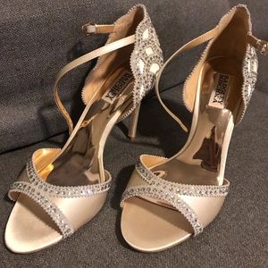 Like NEW Badgley Mischka - Ivory Satin shoes
